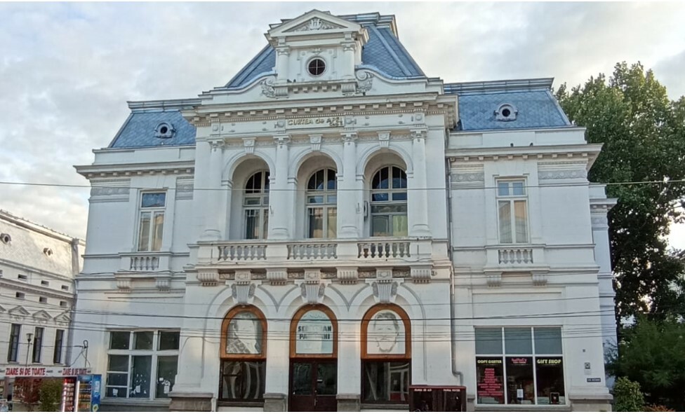 Palatul Aquila, Banca Populară din Pitești- Teatrul Victoriei