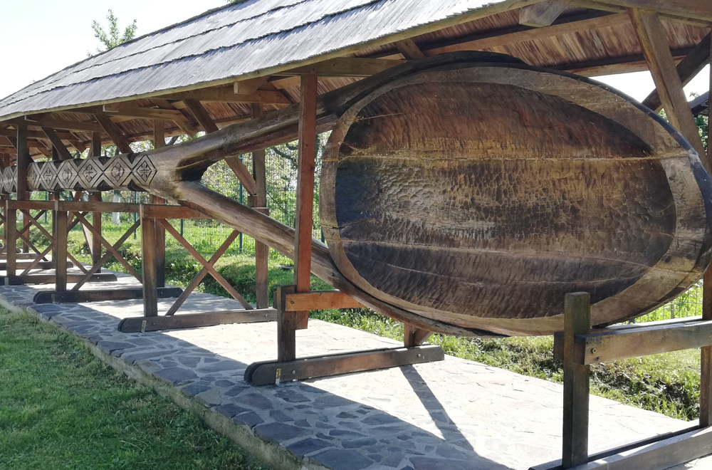 Lingura de lemn uriașă de la Mioveni